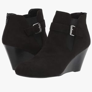 Report sz 9.5 Black Faux Suede Gussie Wedge Ankle Boot